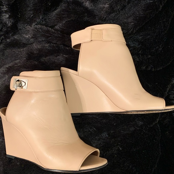 Beautiful Givenchy ankles boots 👢 use see pic - Picture 3 of 9